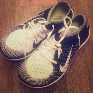 Nike women jogger sneaker